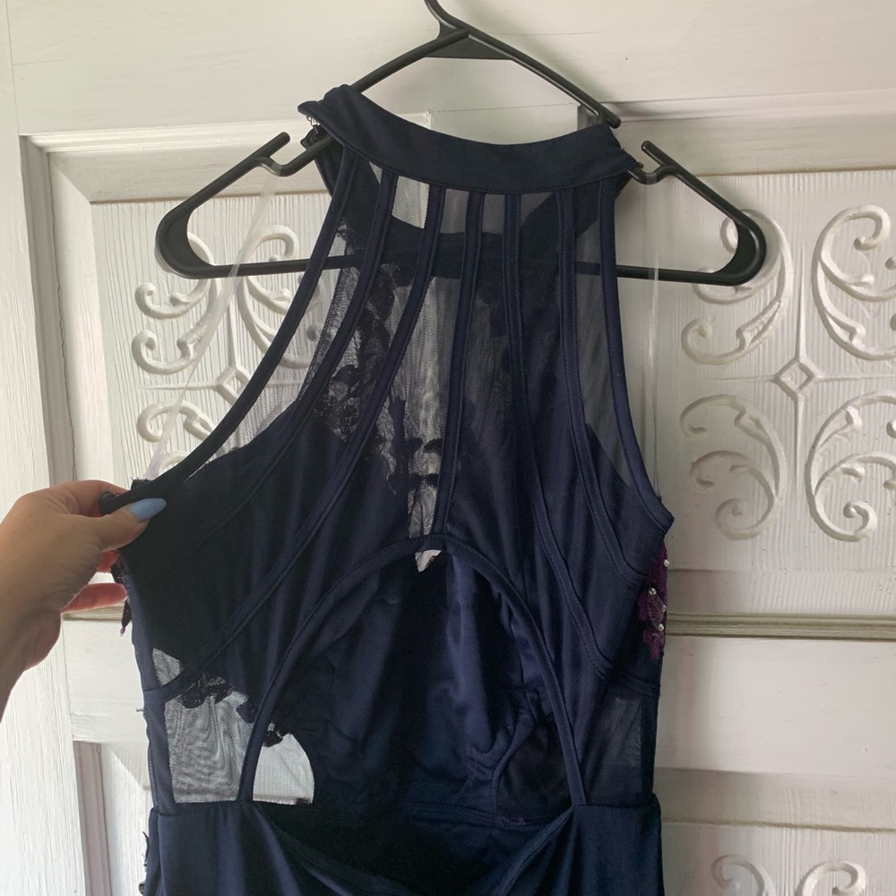 Gown - Picture 4 of 4